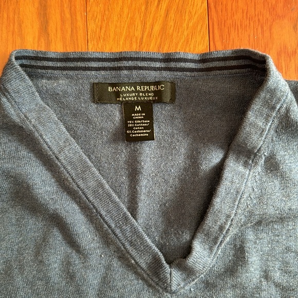 Banana Republic V-Neck Sweater - Picture 2 of 4